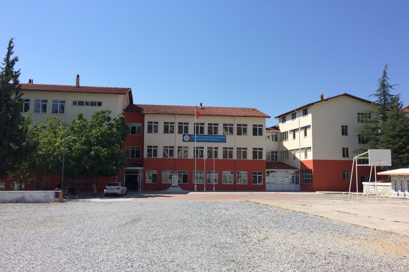 Akseki MYO Binası Mobilya Atölyesi Çatısı ve Sundurmaların Tamiratı Yapılmıştır.