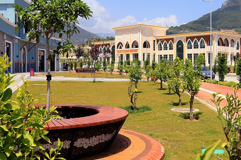 KAMPÜS İÇİ PEYZAJ ÇALIŞMALARI KAMPÜS İÇİ PEYZAJ ÇALIŞMALARI