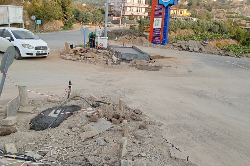 Kampüs Güvenliğini Sağlamak Adına Turnike ve Bariyer Altyapı Çalışmaları Yapılmıştır