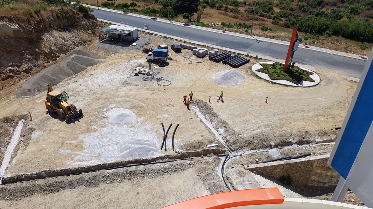 RAFET KAYIŞ MÜHENDİSLİK FAKÜLTESİ PEYZAJ DÜZENLEME İŞİ YER TESLİMİ YAPILDI